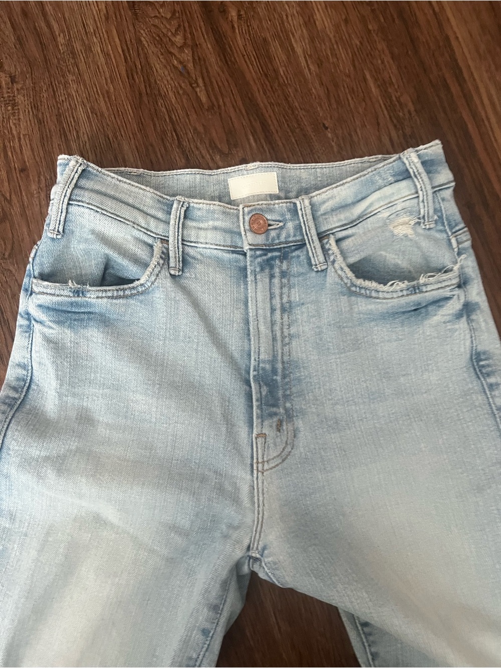 Light Wash Distressed Women's Jeans - Picture 5 of 11